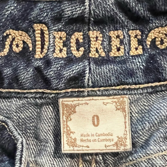 Decree Distressed Jean Mini-Skirt - Picture 2 of 4